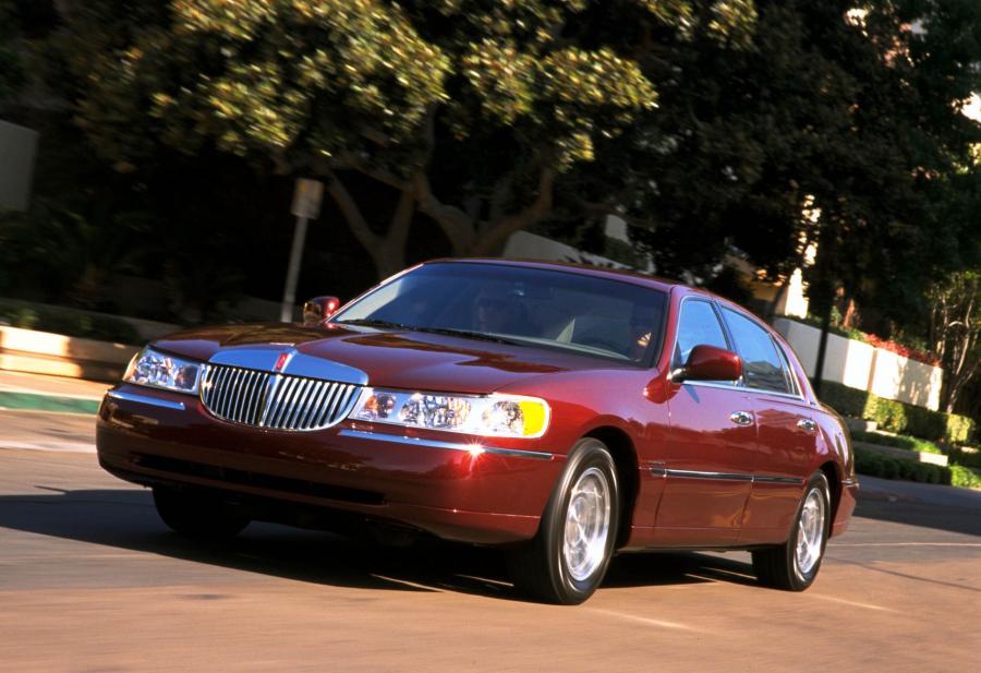  Lincoln Town Car 1998 года  (фото 58 из 77)